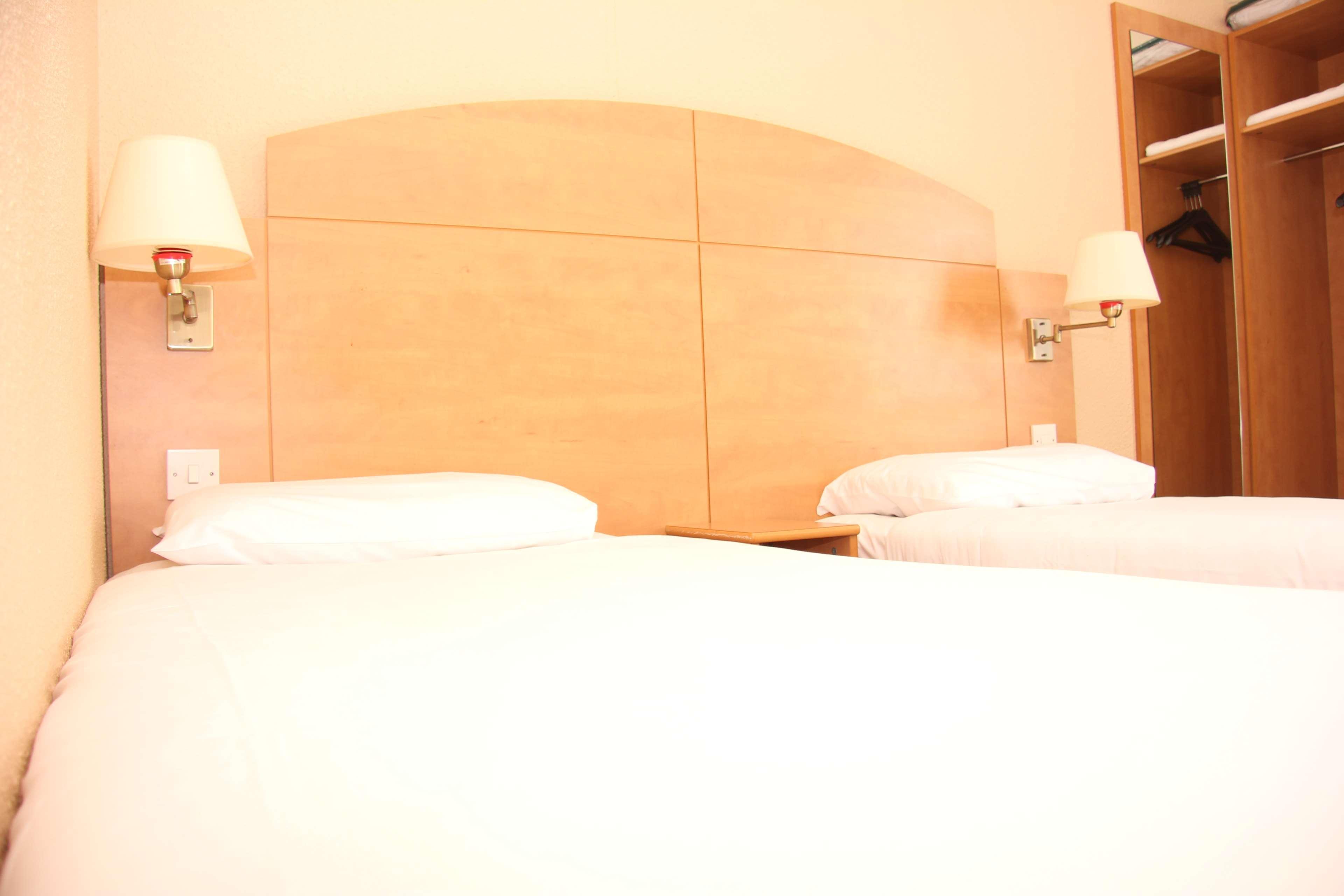 กัมปาไนล์ มิลตัน คีย์เนส เฟนนี สแตรตฟอร์ด Hotel มิลตันคีนส์ ภายนอก รูปภาพ