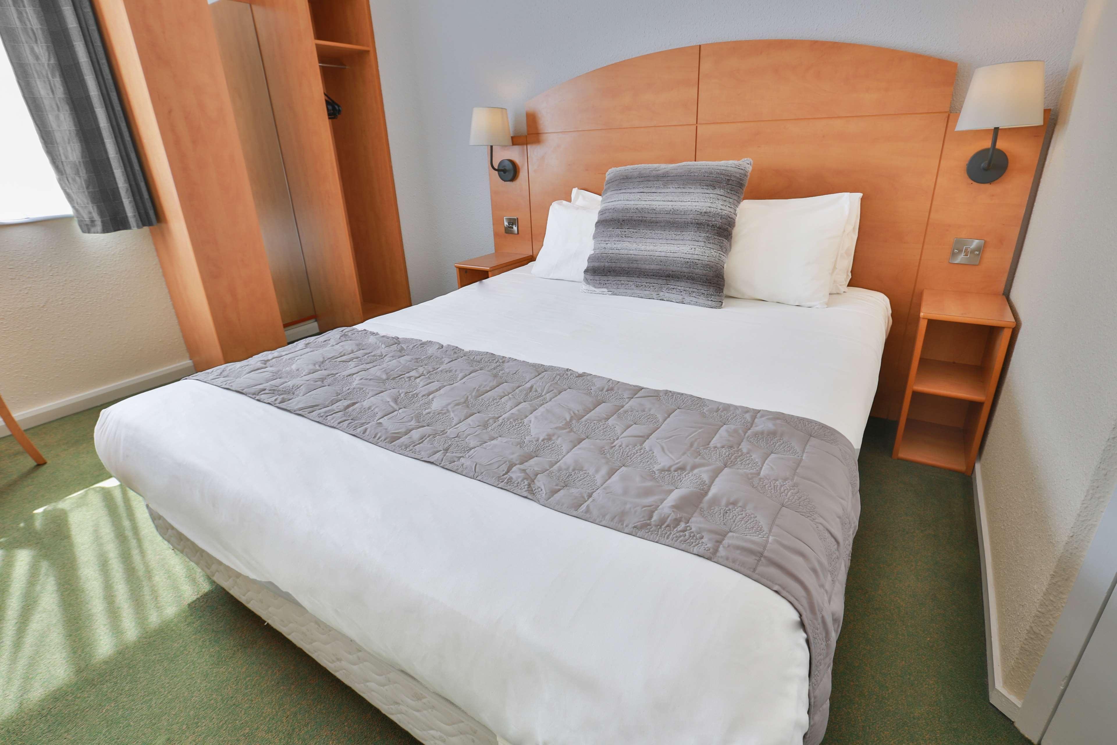 กัมปาไนล์ มิลตัน คีย์เนส เฟนนี สแตรตฟอร์ด Hotel มิลตันคีนส์ ภายนอก รูปภาพ