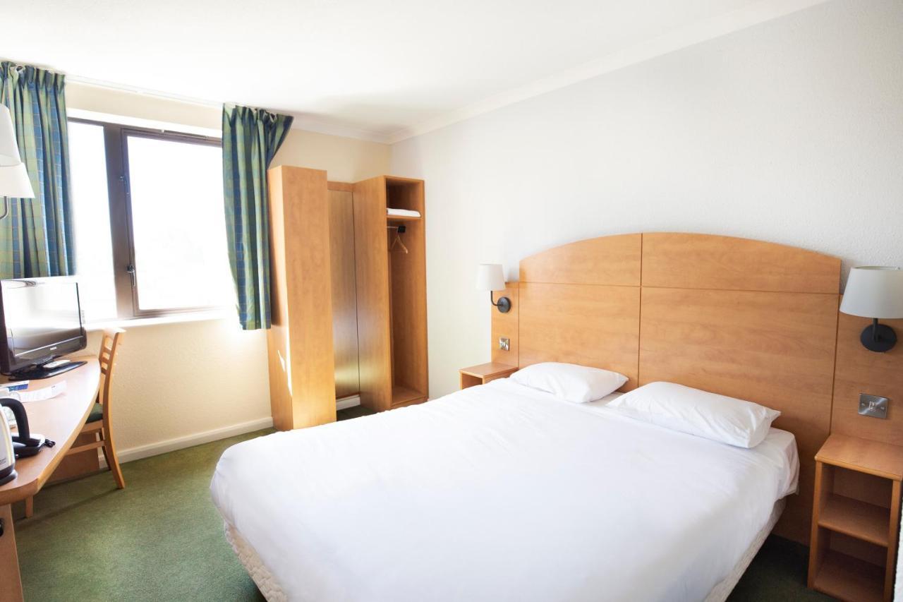 กัมปาไนล์ มิลตัน คีย์เนส เฟนนี สแตรตฟอร์ด Hotel มิลตันคีนส์ ภายนอก รูปภาพ